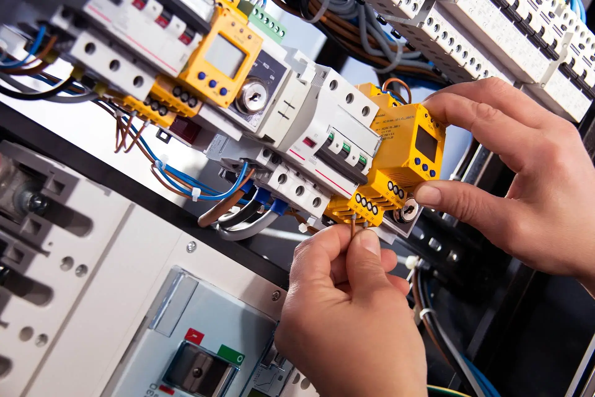 Certified electricians in Tokyngton