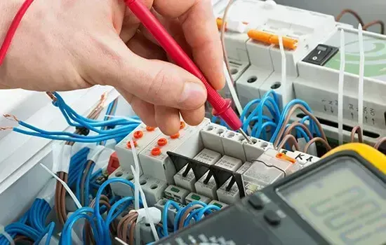 Professional electrician in Tokyngton